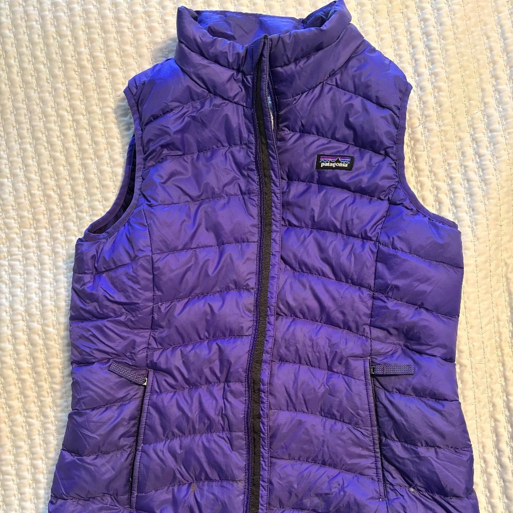 Gorgeous purple Patagonia puffer vest. Very gently loved 💜